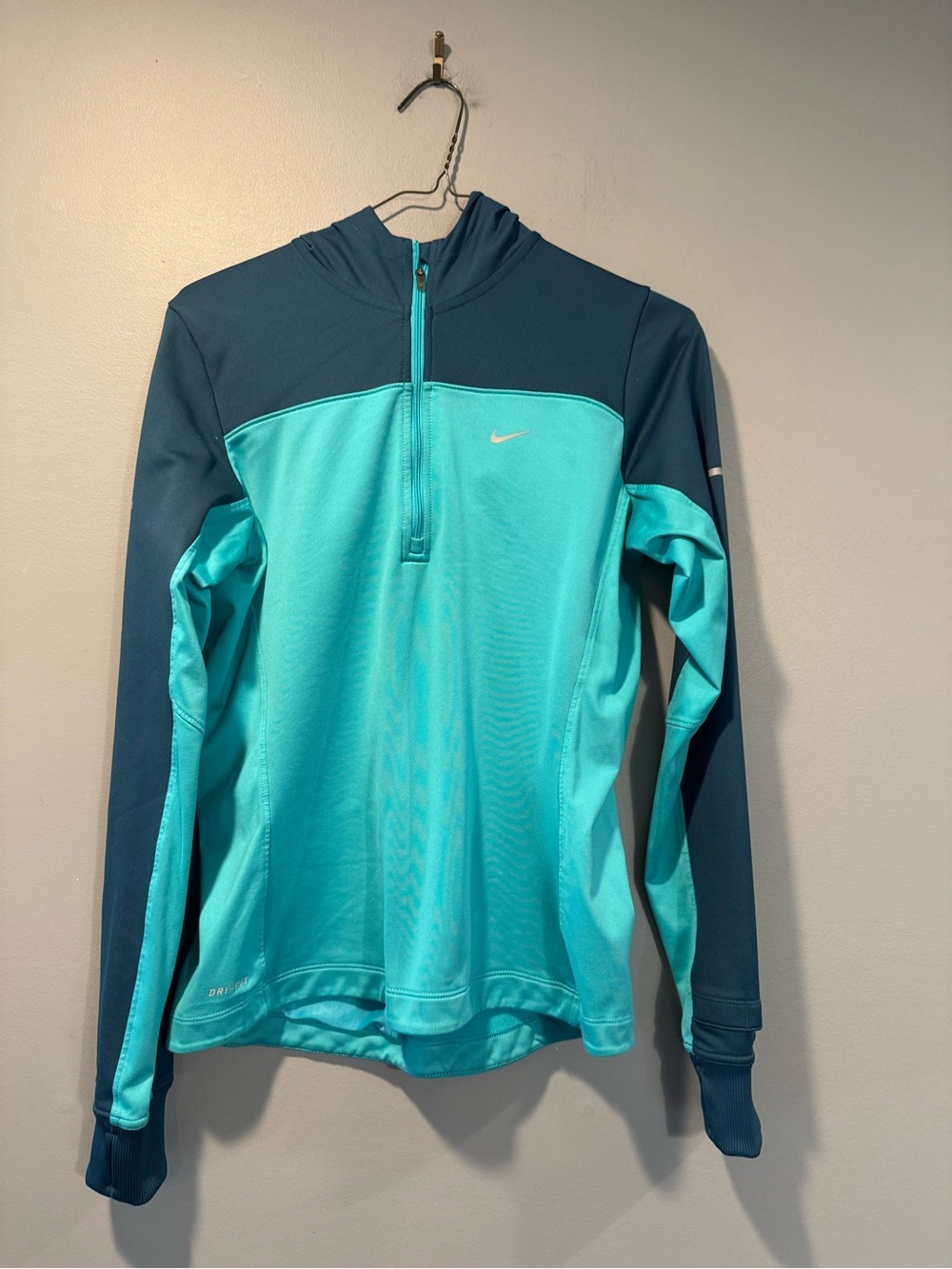 *Woman’s Nike Running  Dri-FIT Athletic   Long Sleeve Half Zip Pullover Jacket